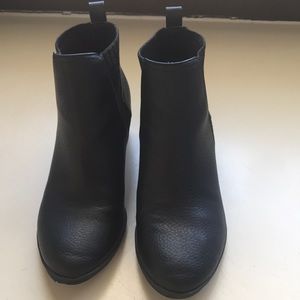 Women’s size 6 black booties